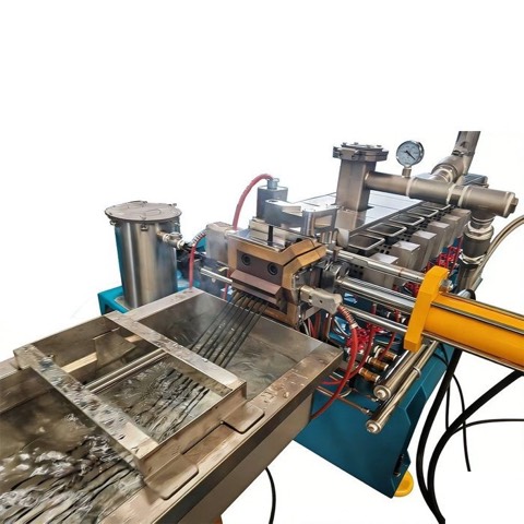 Plastic pelletizing machine